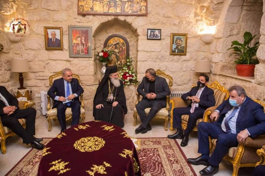 مندوبا عن الملك وزير الداخلية يحضر قداس منتصف الليل بكنيسة المهد في بيت لحم