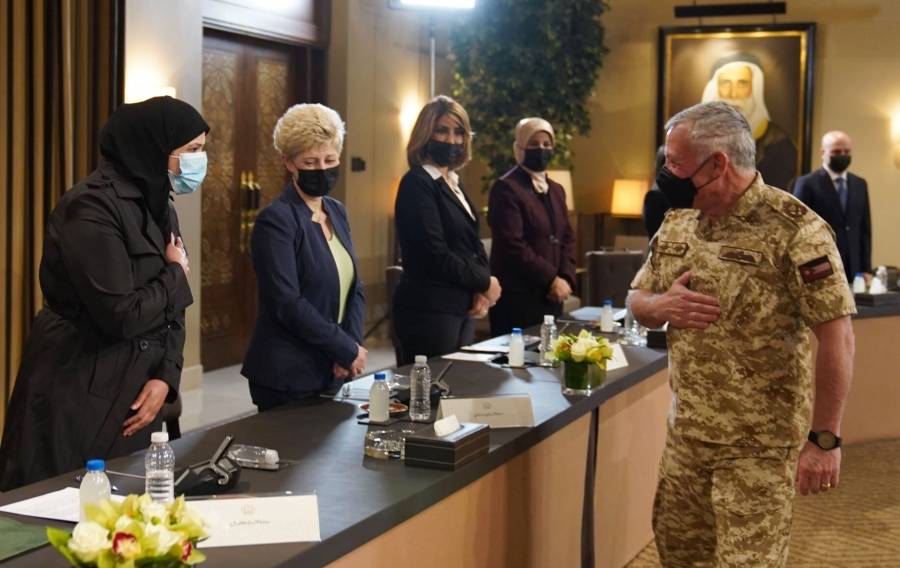 الملك يؤكد دور المرأة في إنجاح عملية التحديث السياسي