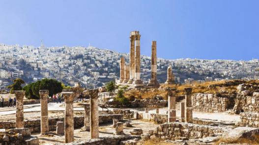 مخالفة مؤسستين حكوميتين لعدم التزامها بأوامر الدفاع