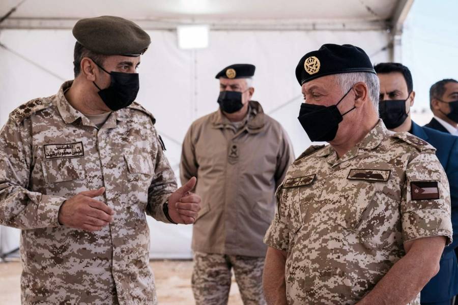 الملك يتفقد سير العمل في مشروع الموقع الجديد للقيادة العامة للقوات المسلحة...صور