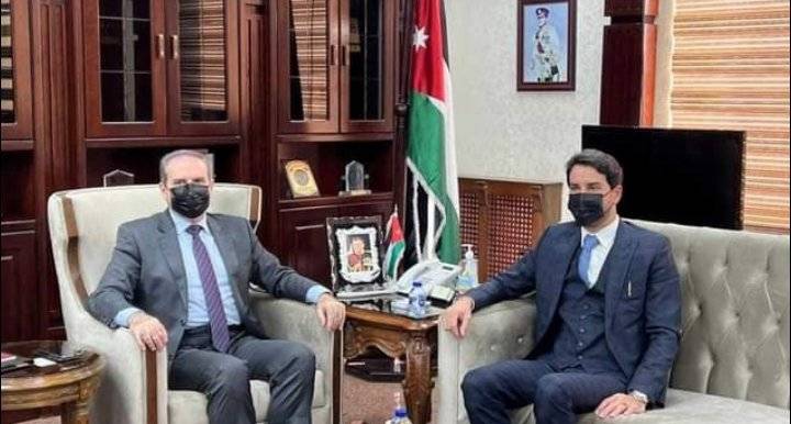 وزير الصحة يبحث مع السفير الليبي العلاقات الثنائية