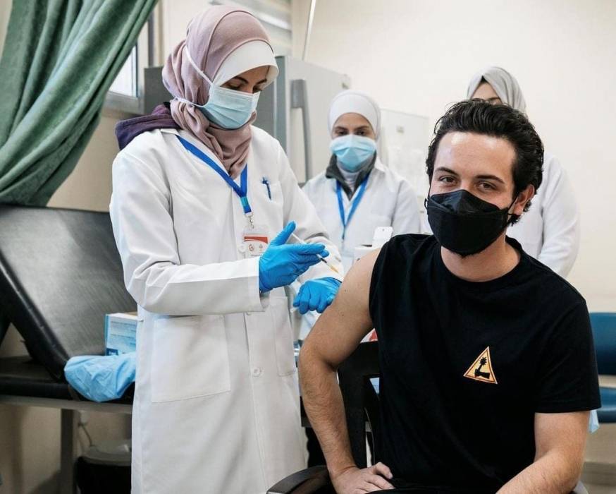 تي شيرت‘ ولي العهد يحمل شعار لواء الملك حسين بن طلال المدرع ٤٠