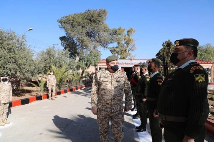 مدير عام الخدمات الطبية الملكية يتاكد من جاهزية المستودعات الطبية_صور