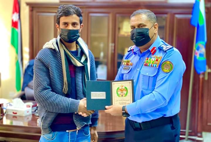 الأمن العام يكرم العزازمه لأمانته