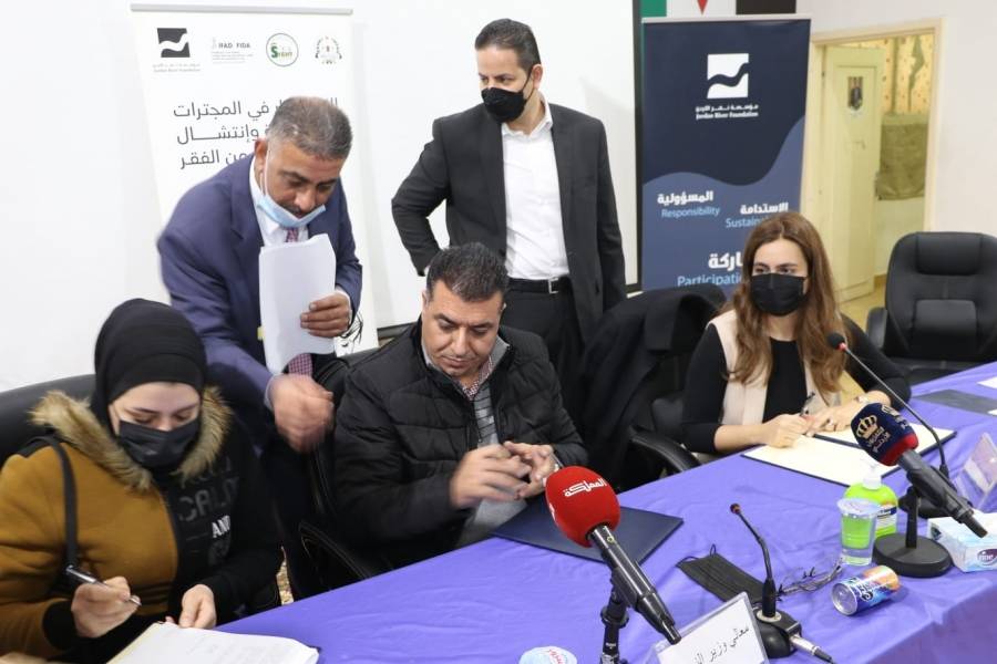 وزير الزراعة يوقع اتفاقيات إنشاء مشاريع إنتاجية لألفي أسرة