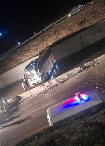 انزلاق حافلة ركاب على طريق جرش عمان