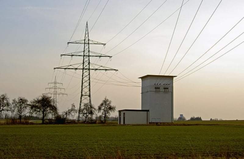 كهرباء الطفيلة تتعامل مع عطل كيبل بمنطقة القادسية