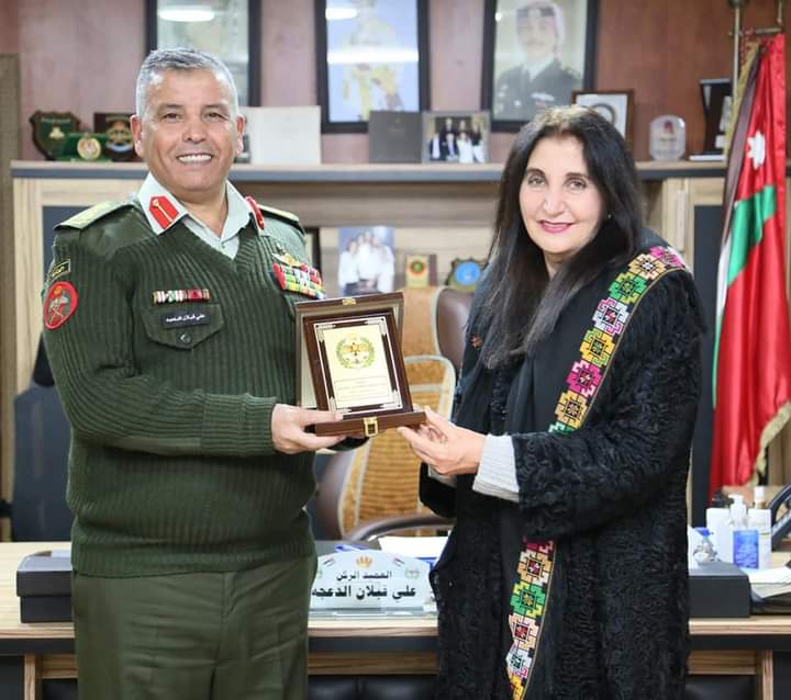 مكتب جائزة الحسن للشباب يكرم القائمين على الجائزة في مديرية الثقافة العسكرية_صور