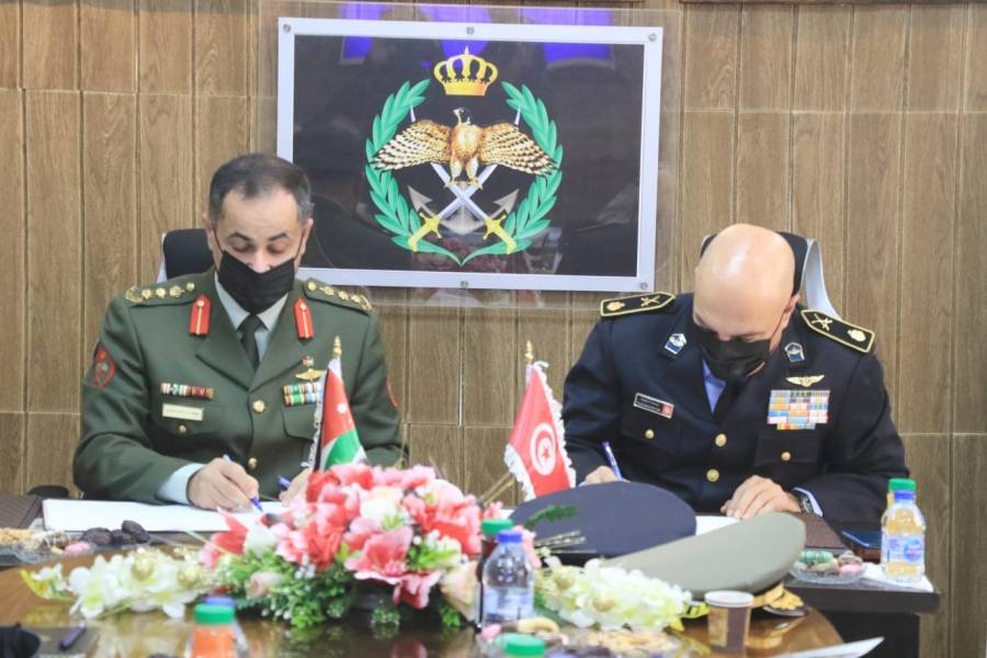 وفدًا عسكريًا تونسيًا يزور مديرية التوجيه المعنوي