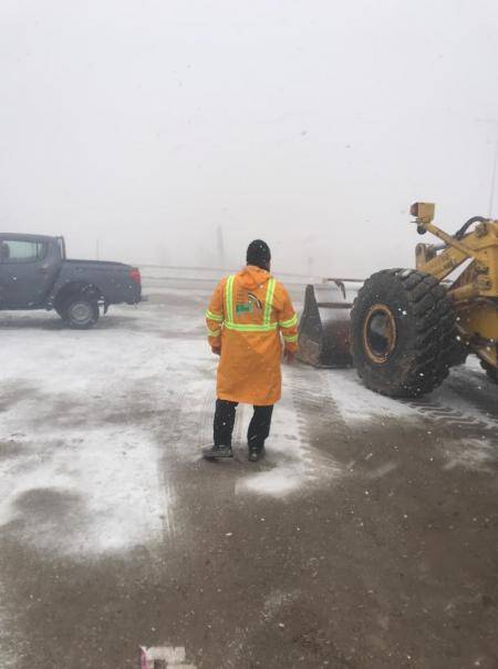 الاشغال: فتح طرق مؤدية للمدارس في البترا شهدت تراكما للثلوج