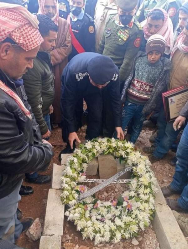 الجيش وقبيلة بني حسن يشيعان جثمان الشهيد الوكيل محمد حامد المشاقبة