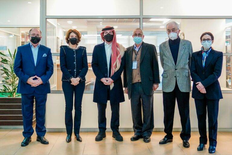 ولي العهد يؤكد أهمية مواكبة التطورات التي يشهدها الإعلام