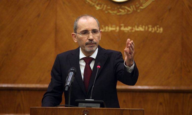 الصفدي يبحث مع نظيره القبرصي تعزيز العلاقات