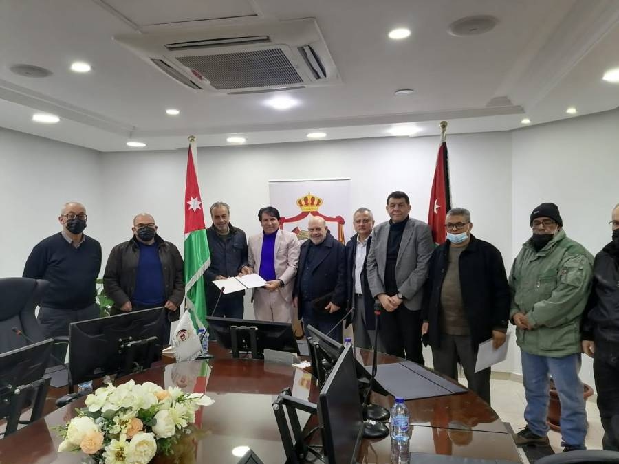 عقد جماعي لنقابة العاملين في البترول ينهي نزاعا عماليا