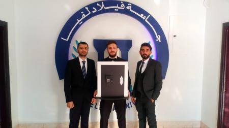 طلبة من جامعة فيلادلفيا يبتكرون بابًا إلكترونيًّا باستخدام أحدث التقنيات