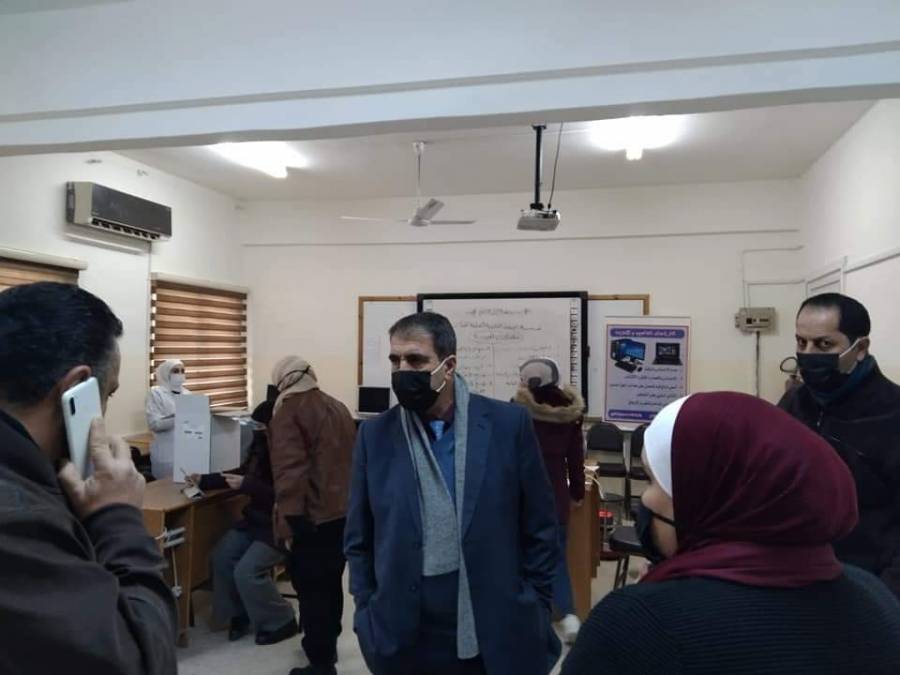 مديرية التربية و التعليم للواء بني عبيد تطلق حملة تطعيم طلبة المدارس...صور