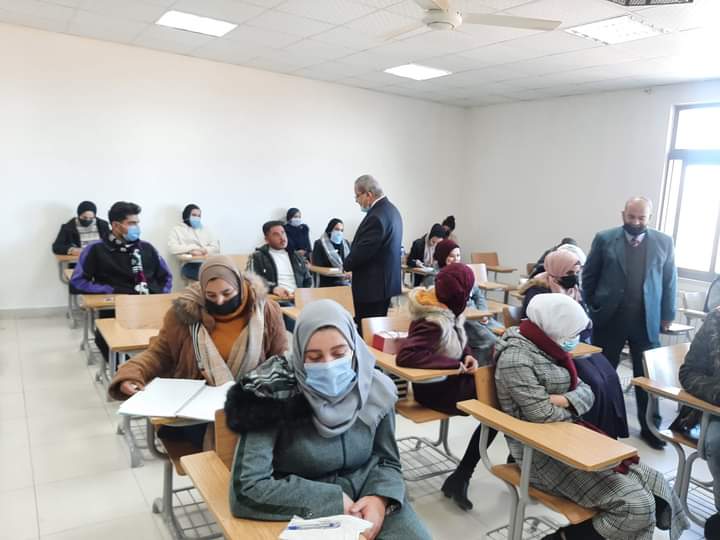 بدء الامتحانات النهائية في جدارا ورئيس الجامعة يتفقد قاعات الامتحانات