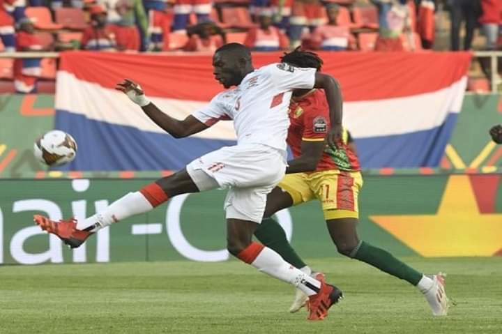 موسى باور يقود جامبيا للفوز على غينيا والتأهل لربع نهائي كأس الأمم