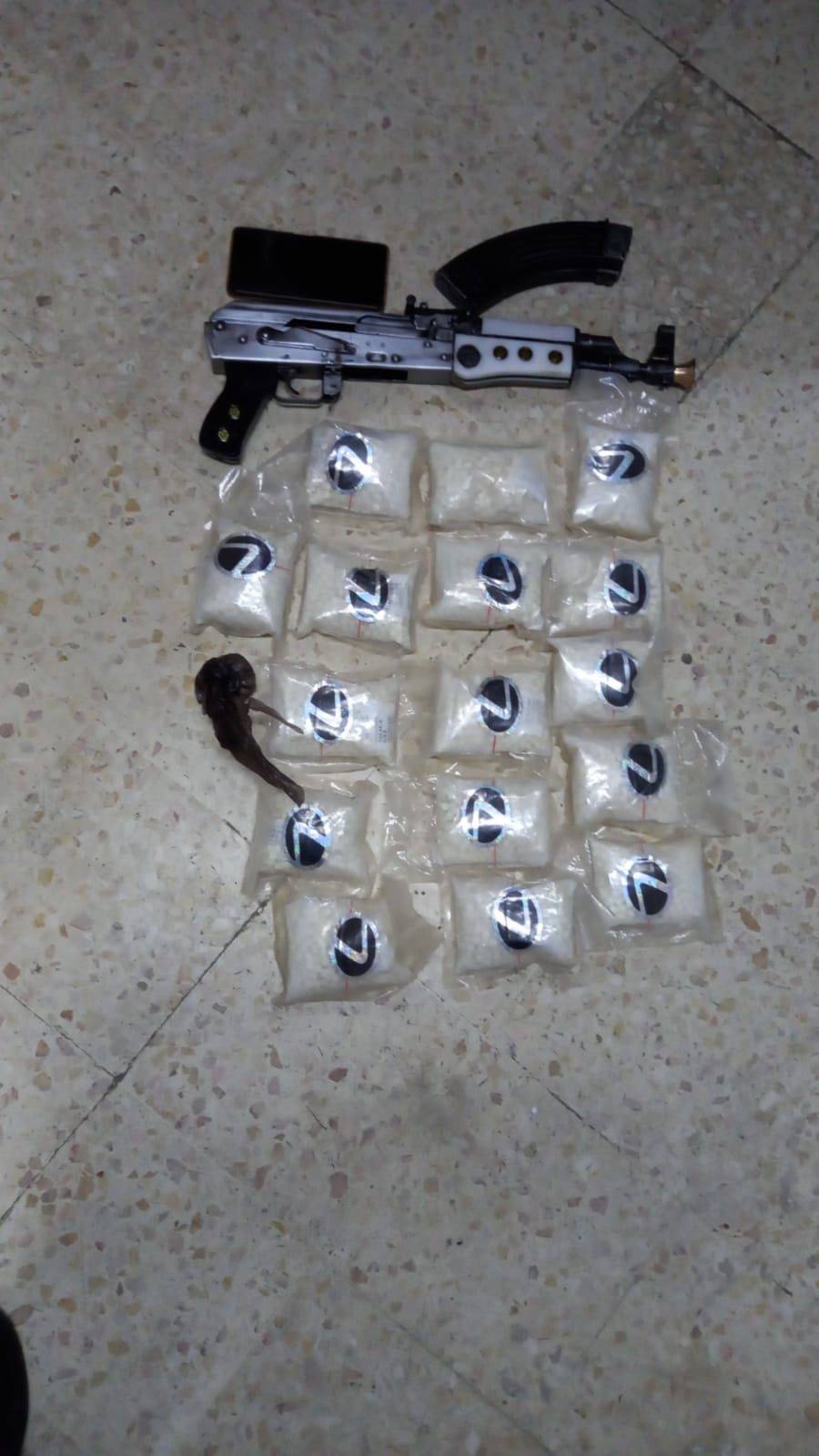 إدارة مكافحة المخدرات تتعامل خلال ال 48 ساعة الماضية مع ثلاث قضايا للاتجار وترويج المواد المخدرة.. صور