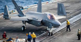7 إصابات بحادث هبوط مقاتلة أميركية في بحر الصين الجنوبي