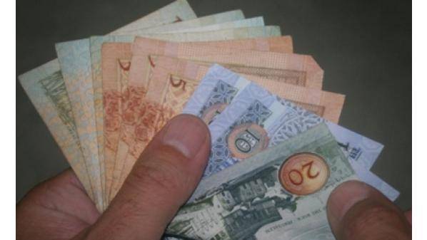 تحويل رواتب جميع موظفي البلديات إلى حساباتهم البنكية اليوم