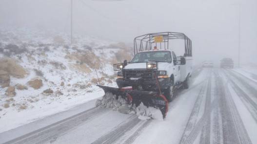 إنقاذ 5 عائلات حاصرتهم الثلوج في لواء البترا وقضاء إيل