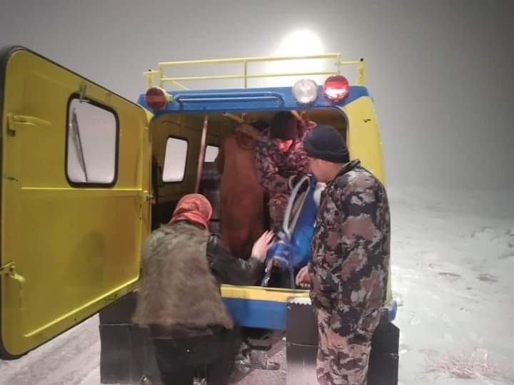 الدفاع المدني يعمل على تأمين مجموعة من المواطنين تقطعت بهم السبل