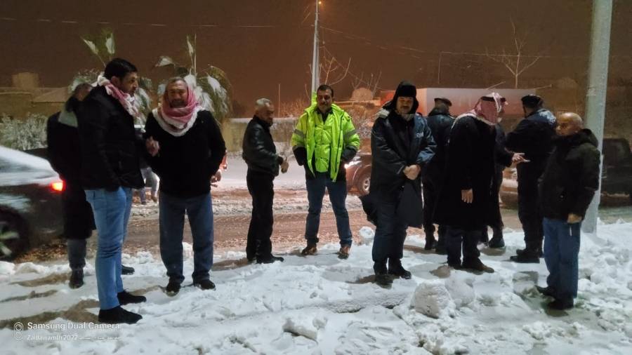 بلدية السلط تقدم الجانب الخدمي والانساني خلال المنخفض الجوي