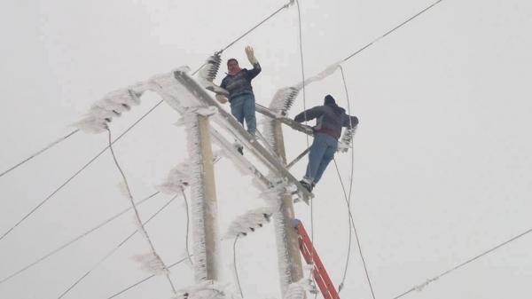 الكهرباء الأردنية: صعوبات شديدة تواجه العاملين بسبب تركم الثلوج