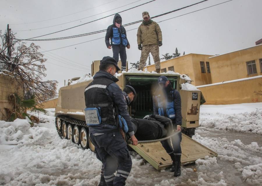 شاهد بالصور ...القوات المسلحة تساند مؤسسات الدولة في التعامل مع الحالة الجوية