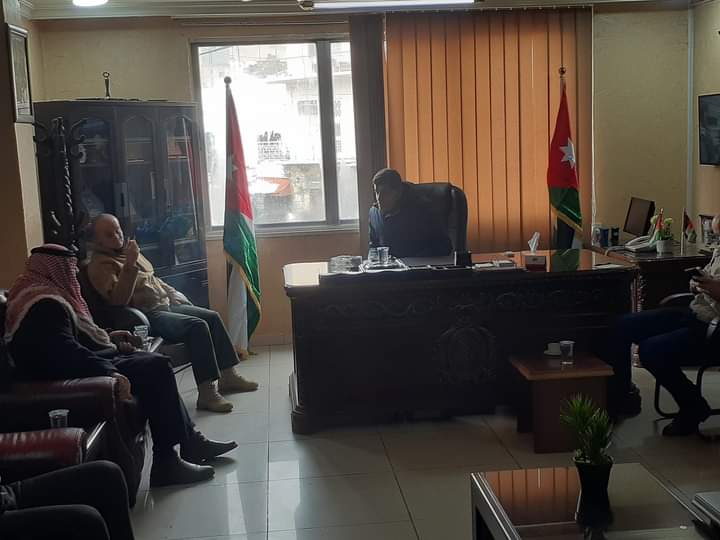 مهيدات يتفقد غرفة العمليات الرئيسية لبلدية عجلون