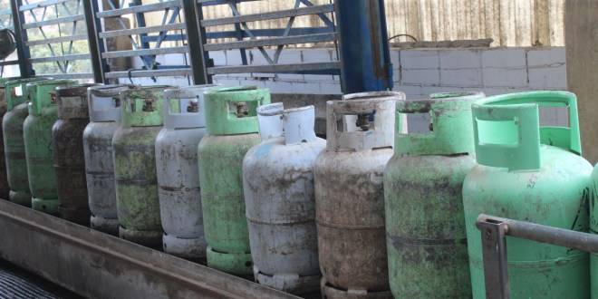 مواطنون: رائحة الغاز المنزلي تشبه الجيفة...ومصفاة البترول ترد