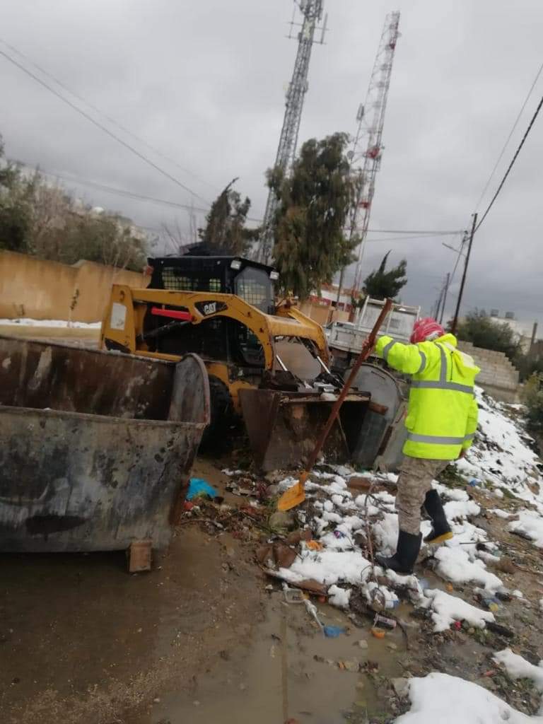 بلدية المزار تتعامل مع 140 بلاغا خلال المنخفض الجوي... صور
