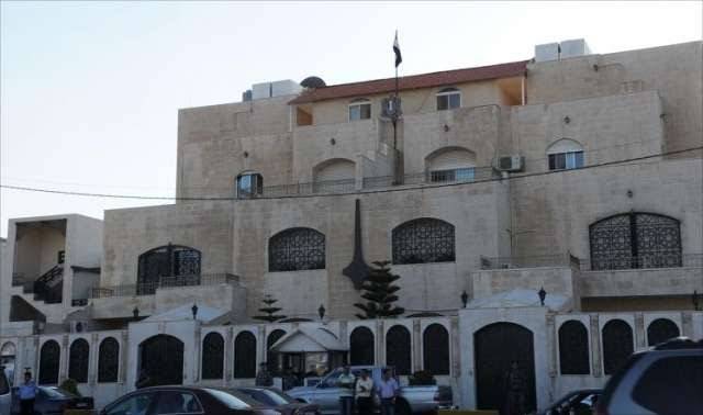 السفارة اليمنية بعمان تدين استهداف ميليشيا الحوثي لمطار مأرب