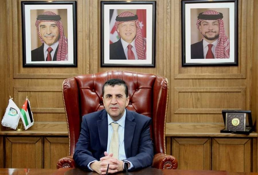 تحويل كافة أبناء العاملين على البرنامج الموازي تخصص دكتور في الطب للعام  ٢٠٢١٢٠٢٢ الى النظام العادي