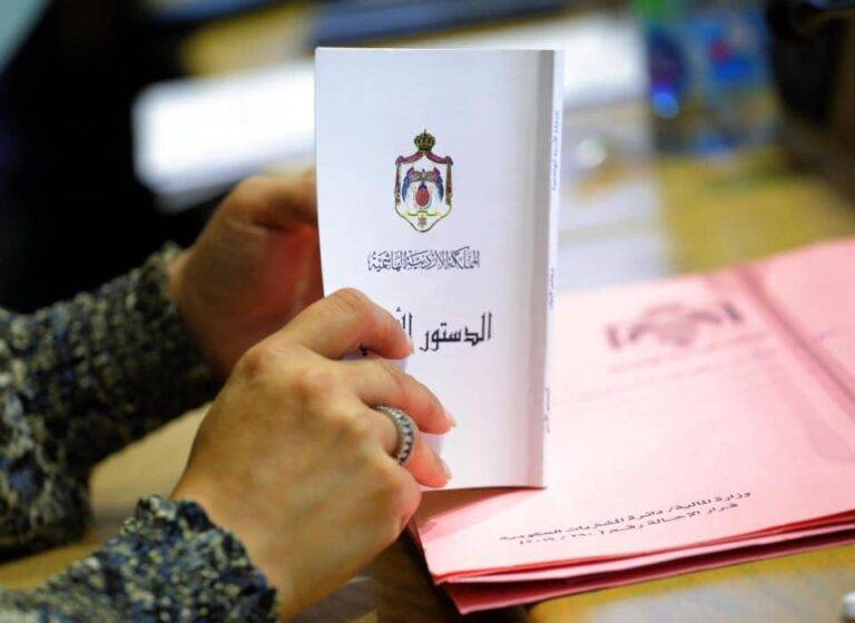 خبير دستوري يوضح سبب عدم سريان العمل بالتعديلات الدستورية