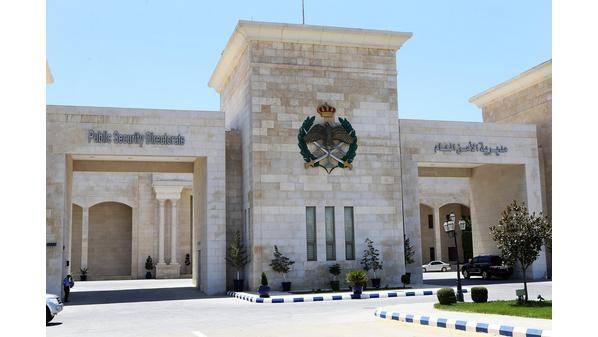 القبض على مرتكب جريمة تقييد سائق التطبيقات وحرق مركبته