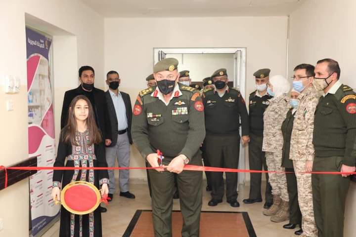 العميد الطبيب زريقات يفتتح شعبة الصيدلة السريرية بعائلات الضباط……