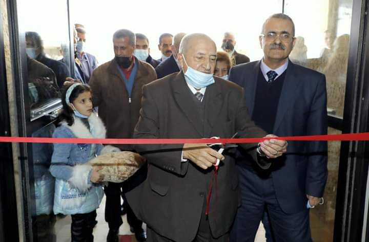 جامعة آل البيت تحتفي بإطلاق اسم البخيت على مدرج كلية الأعمال .