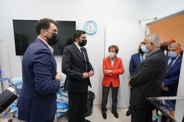 الأميرة بسمة تطمئن على مرضى حملة البر والإحسان في العقبة