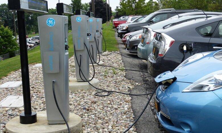 عقل: 29 نقطة شحن لـ25 ألف سيارة كهربائية في الأردن