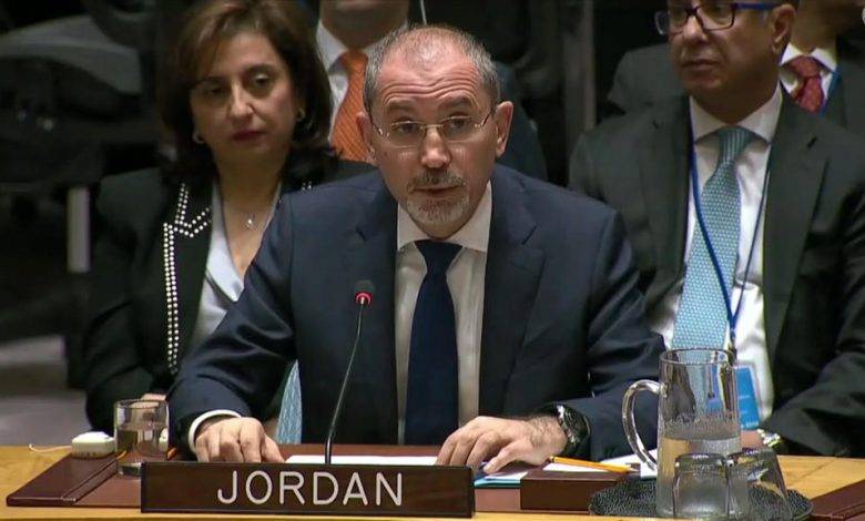 الصفدي يحذر من تراجع الدعم الدولي للاجئين السوريين