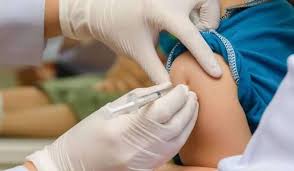 صحة الزرقاء تباشر اعطاء المطعوم ضد السحايا للمعتمرين