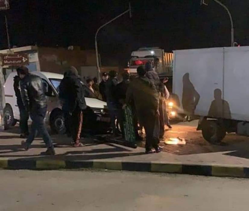 إصابات اثر حادث اصطدام بين مركبتين على إشارة كنيسة الرسل في مادبا