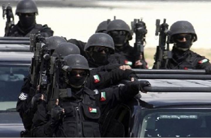 الأمن يُلقي القبض على المطلوب الأول في محافظة عجلون والمصنف بالخطير والمسلح.