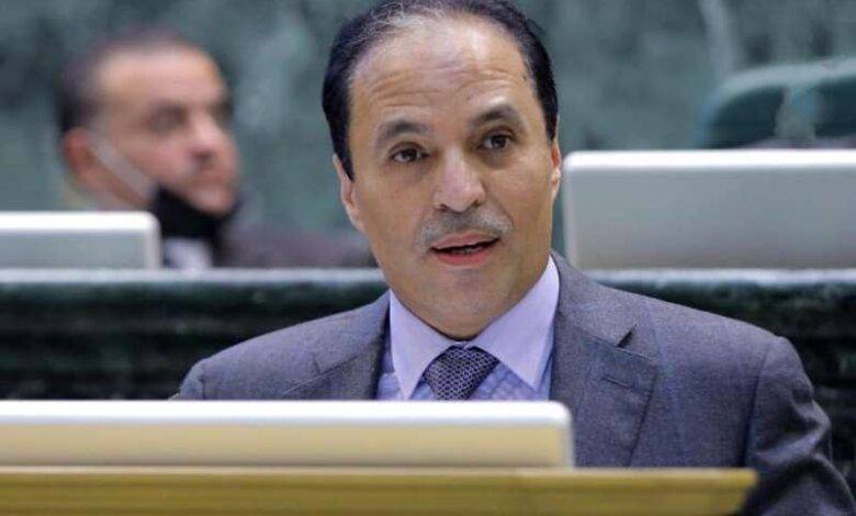 النائب الفايز: راتب و”مغلف” لكل وزير بـ8500 دينار شهريا