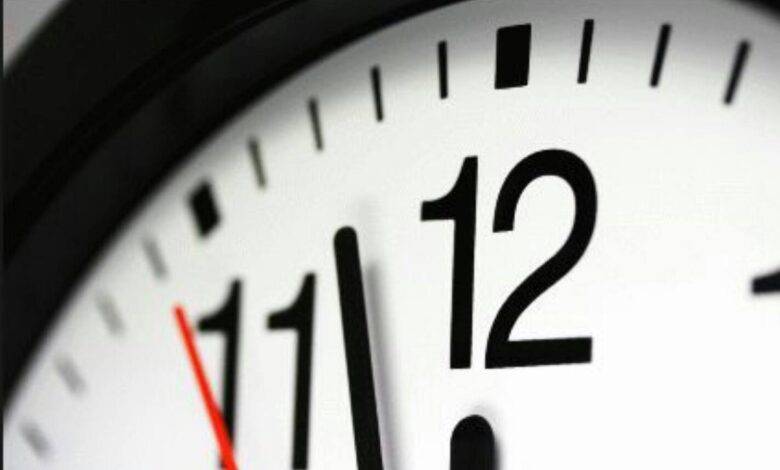 خبير: شهر رمضان هو السبب في تقديم التوقيت الصيفي