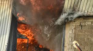 الأمن العام : الدفاع المدني يتعامل مع حريق مستودع ادوات كهربائية وعطور في منطقة خلدا