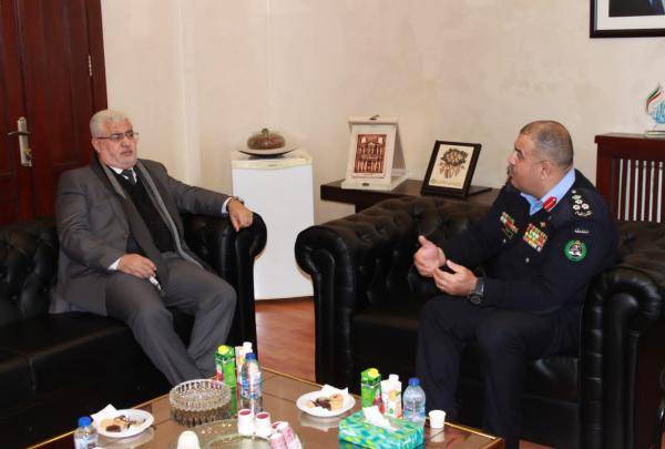 غرايبة يبحث مع مدير مراكز الإصلاح سبل الإسراع في معالجة الشكاوى