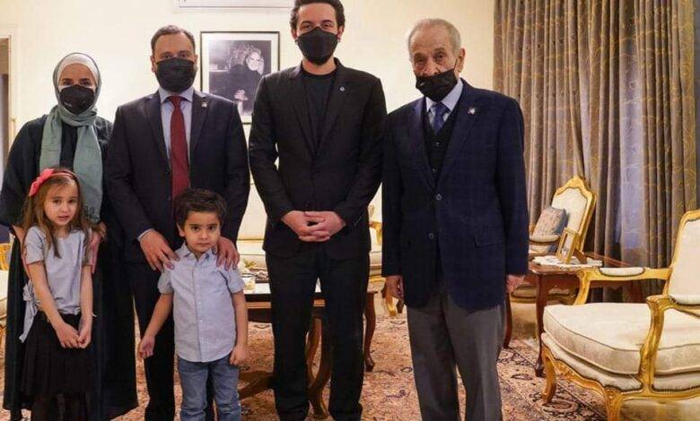 ولي العهد في منزل الشاعر حيدر محمود